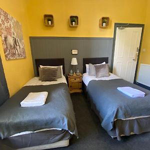 Deluxe Double Room Shower