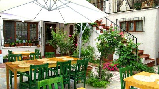 Karauzum Pansiyon-Restaurant